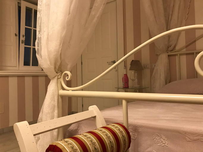 Bedroom 3, Ca' del Conte, Salerno