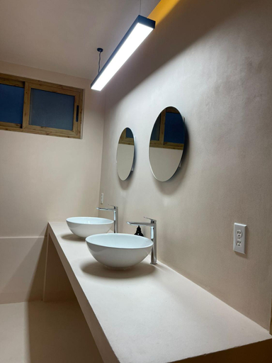 Bathroom 2, Hostal Xeno, Dist. Pochutla