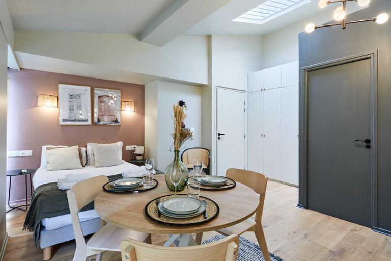 Interior view 4, Charming Studio Center of Paris With AC, Paris