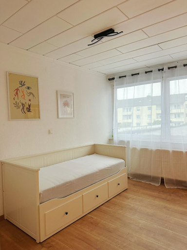 Others 2, Zimmer in Reihenhaus mit Terrasse, Duisburg