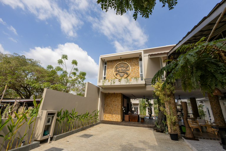 Exterior & Views, East Marina Guest House, West Manggarai