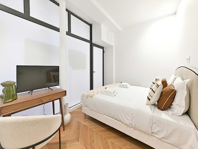 Exterior view 5, New flat with AC Porte Maillot/Arc de Triomphe, Paris