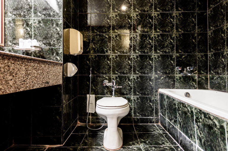 Bathroom 4, Beverly Hill Park Hotel, Muang Nakhon Sawan