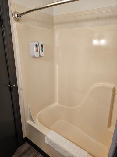 Bathroom 4, Harbor View Inn Tawas, Lake Hurron