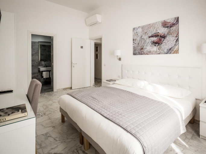 Bedroom 2, Da Vinci, Rome