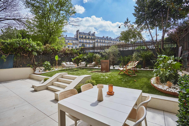 Exterior view 5, Sumptuous apartment with garden / Arc de Triomphe, Paris