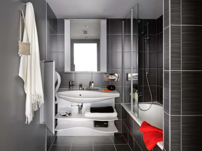 Bathroom 4, Adagio Strasbourg Place Kleber Aparthotel, Bas-Rhin