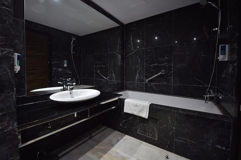 Bathroom 4, Le Yacht Suites Hotel, Casablanca