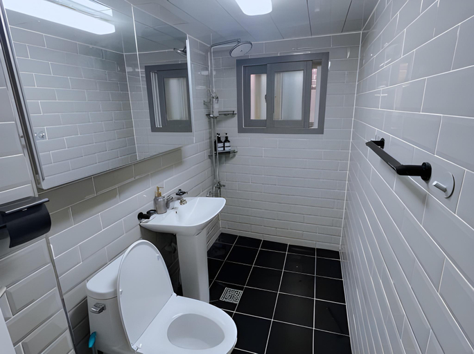 Bathroom 4, Jnineguesthouse, Jung