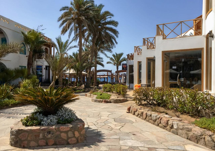 Exterior & Views