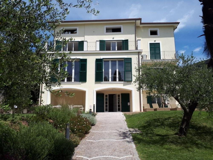 Others 2, Albergo Blueline, La Spezia