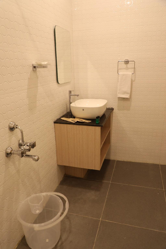 Bathroom 3, Hotel Green Parrot, Madurai