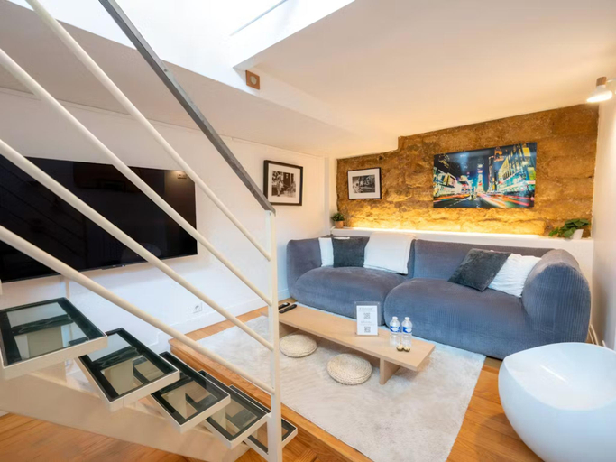 Others 5, Cozy Artist’s Loft, Paris