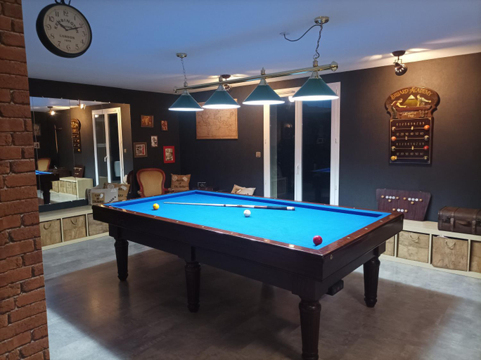 Others 5, Chambre d'hote avec Hammam et salle de jeux, Loire