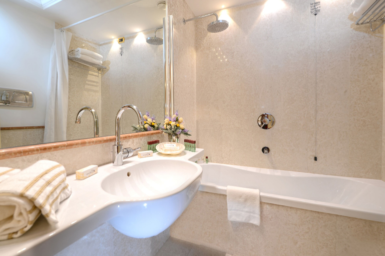 Bathroom 4, Rialto Hotel, Venezia