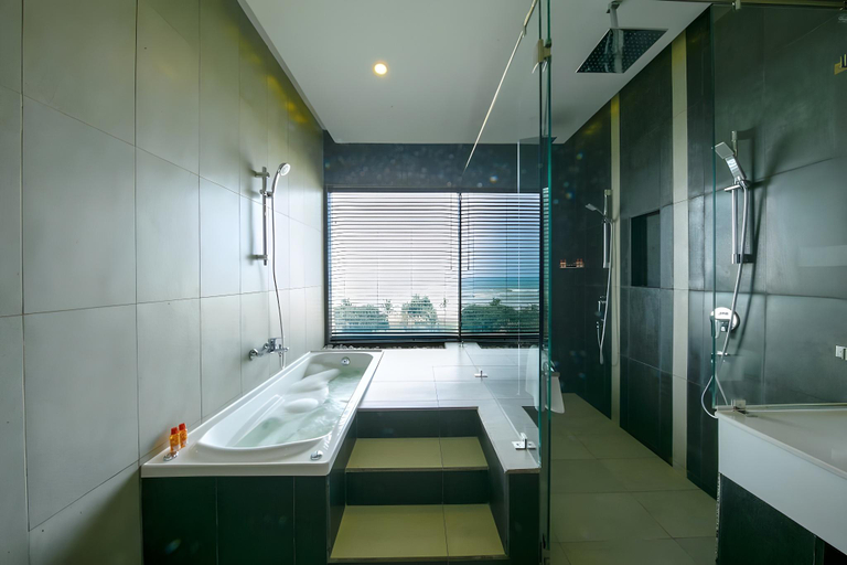 Bathroom 5, Citrus Waskaduwa, Kalutara