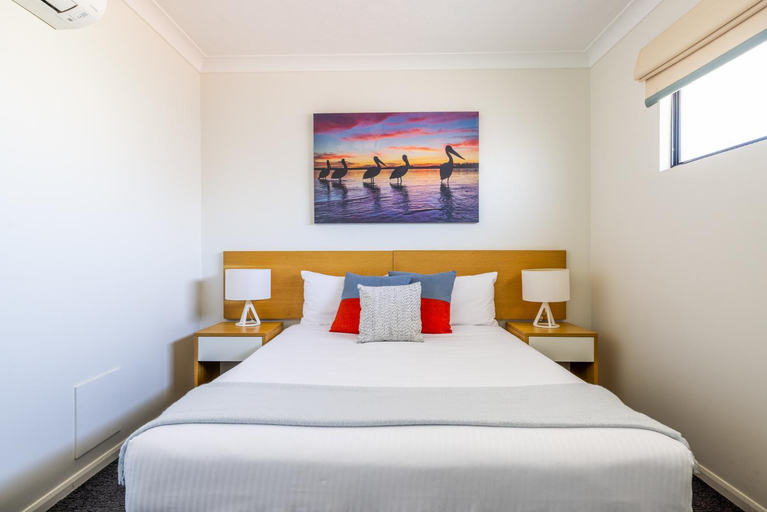 Bedroom 3, MainStay Suites Townsville, South Townsville
