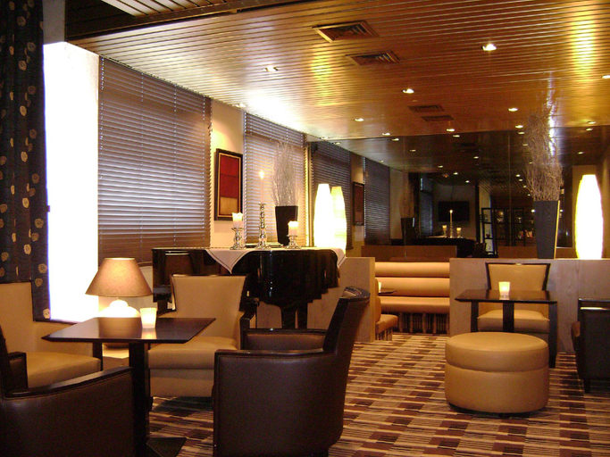 Public Area 2, Median Paris Congrès, Hauts-de-Seine