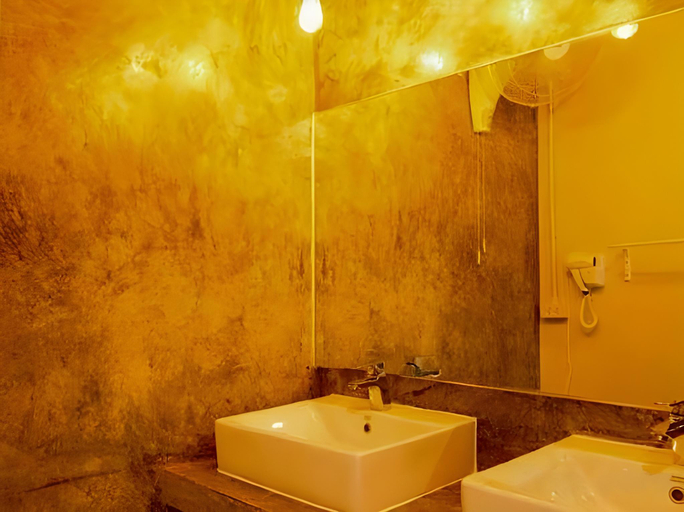 Bathroom 3, Ekanake Hostel, Bangkok Noi