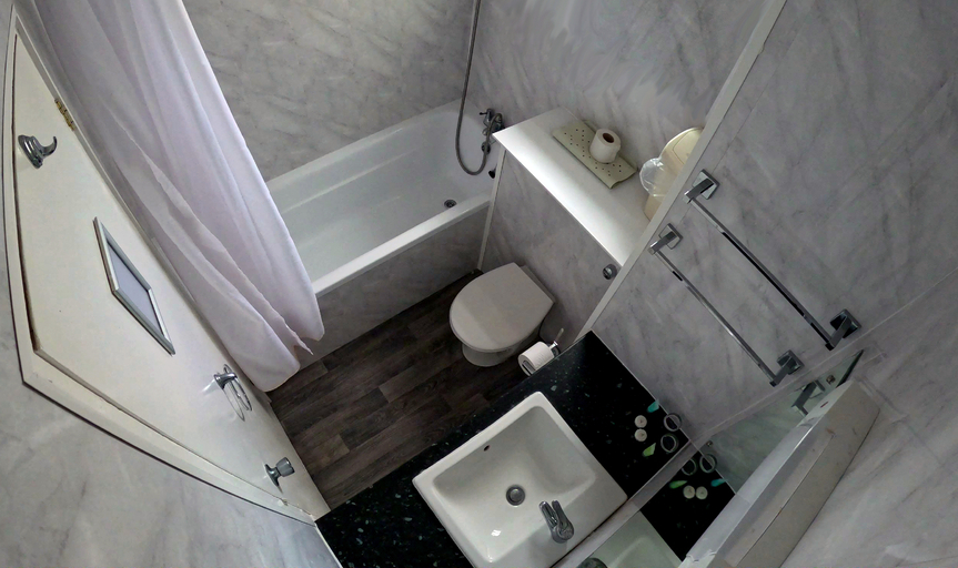 Bathroom 4, Grand Burstin Hotel Folkstone, Kent