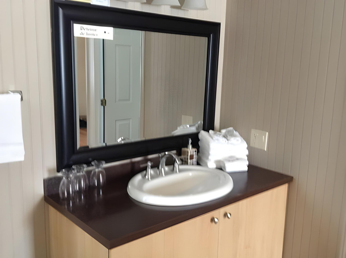 Bathroom 4, Motel Au Vieux Frontenac, L'Amiante