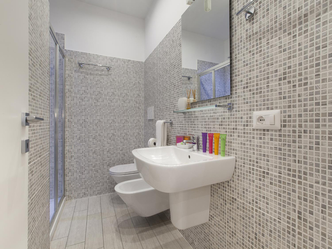 Bathroom 2, Le Quattro Piazze, Napoli
