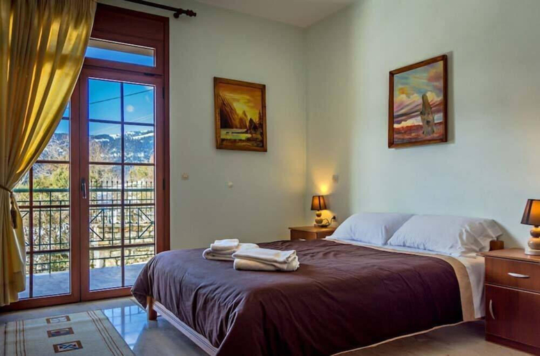 Bedroom 3, To Kallion, Central Greece