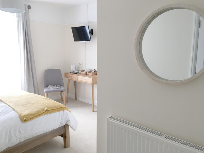 Bedroom 2, 1 Ashford Road Guesthouse, North Somerset