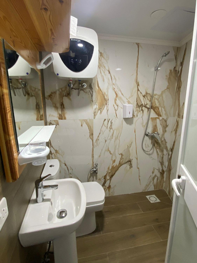 Bathroom 2, Sliema - Double Room
