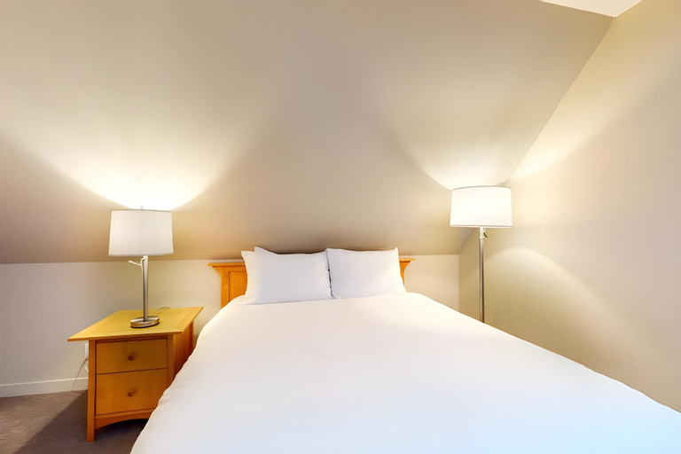 Bedroom 2, Whistler Peak Lodge, Squamish-Lillooet