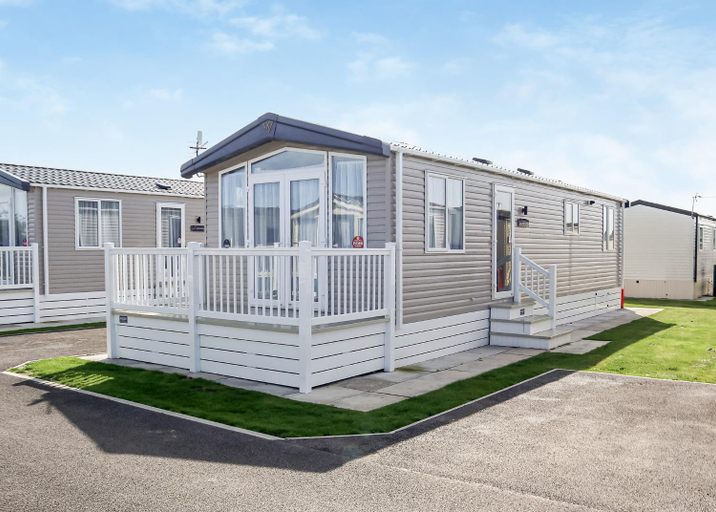 Exterior & Views 2, Golden Palm Resort, Lincolnshire