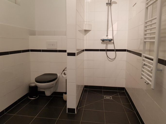Bathroom 2, Houterhoeve, Swalmen