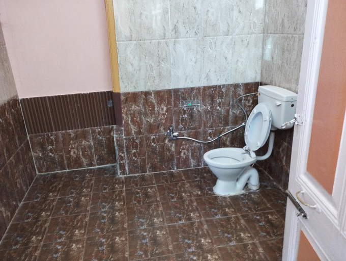Bathroom 4, HARRIS LODGE stays, Shimla