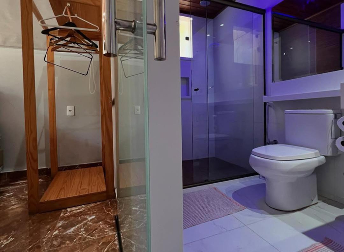 Bathroom 3, Praia da Crena, Angra dos Reis