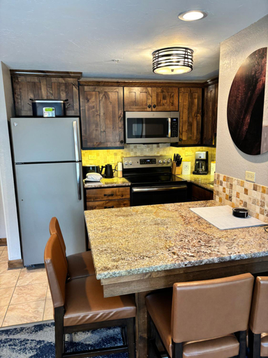 Others 3, NEW! Marriott Slope View Ski in Ski out Luxury Studio Sleeps 4 Full kitchen, Amenities & Fee Parking, Summit
