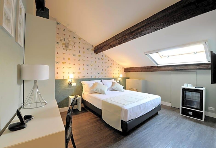 Bedroom 4, Maxxim Hotel, Ferrara