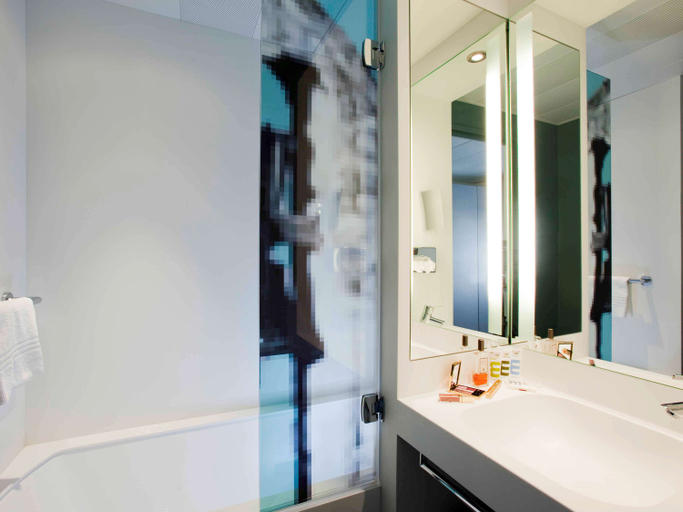 Bathroom 5, Mercure Pont d'Avignon Centre Hotel, Vaucluse