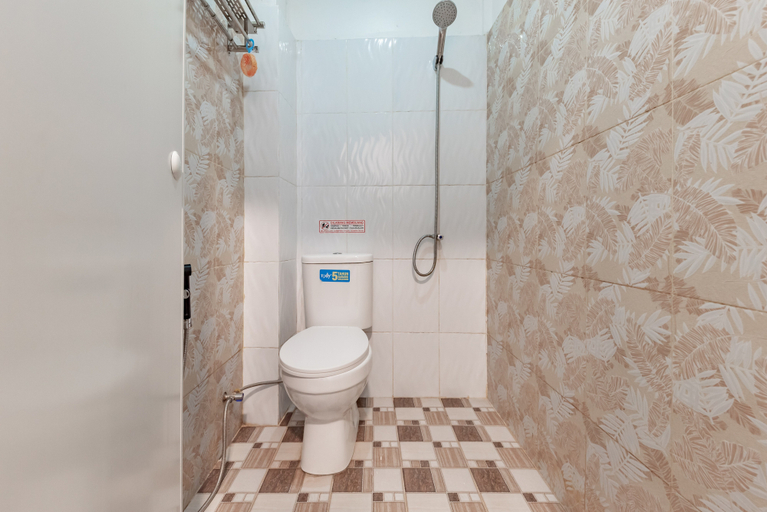 Bathroom 3, RedDoorz Syariah near KBC Batam Centre, Batam