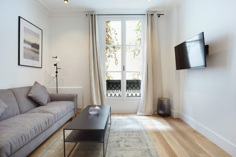 Others 3, Superb Apartment Palais Royal Opera, Paris
