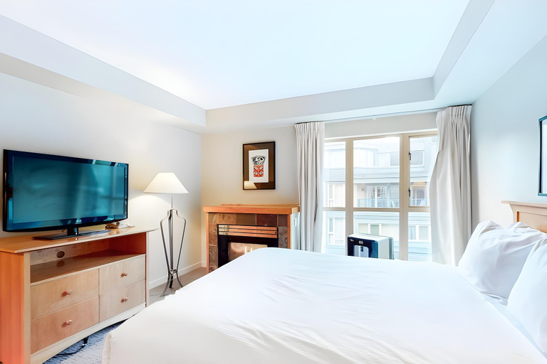 Bedroom 2, Whistler Peak Lodge, Squamish-Lillooet