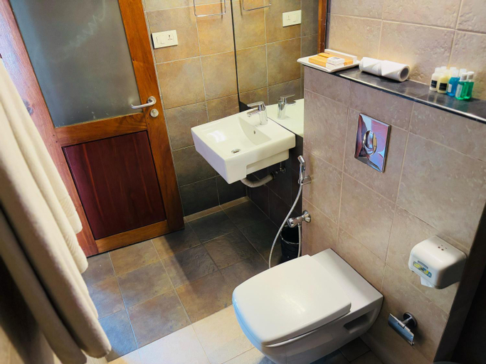 Bathroom 4, Wayanad Silver Woods Hotel, Wayanad