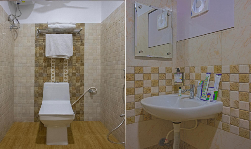 Bathroom 3, Treebo Su Casa Grand, Visakhapatnam