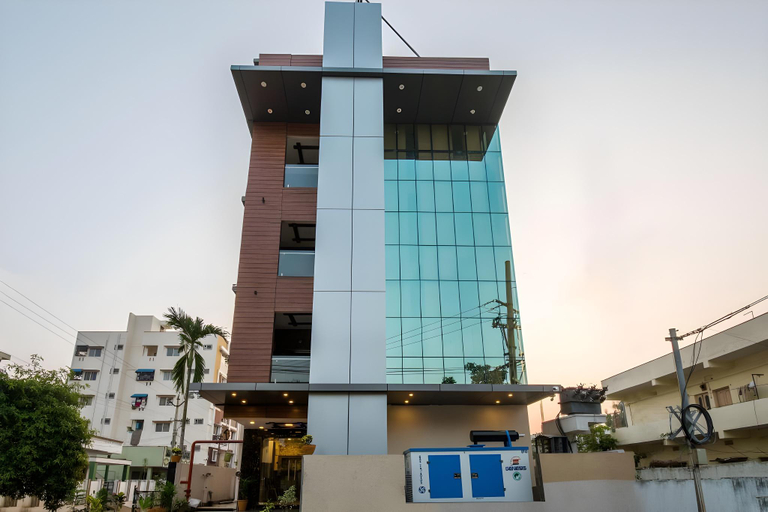 Exterior & Views