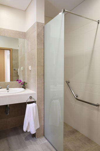 Bathroom 5, Village Cabo Girao, Câmara de Lobos