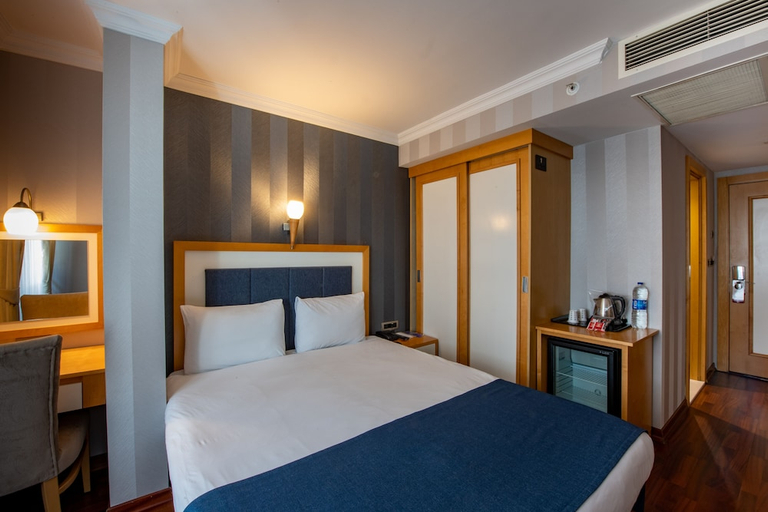 Bedroom 3, Aven Hotel, Beyoğlu