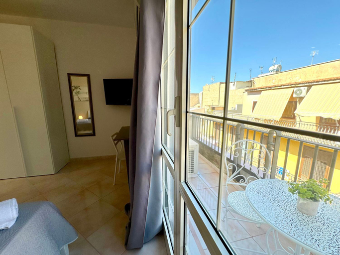 Others 5, B&B Blue, Palermo