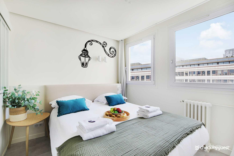 Bedroom, Charming apartment - 2BR/6P - Faubourg-du-Roule, Paris