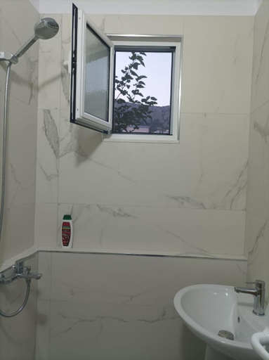 Bathroom 3, Alket Rooms for rent, Sarandës