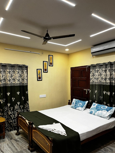 Bedroom 4, Destinedge's Padmavathi Guest House, Visakhapatnam