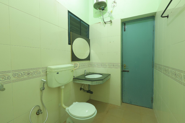 Bathroom 5, Day One's Kalyanam - Service Apartment, Madurai